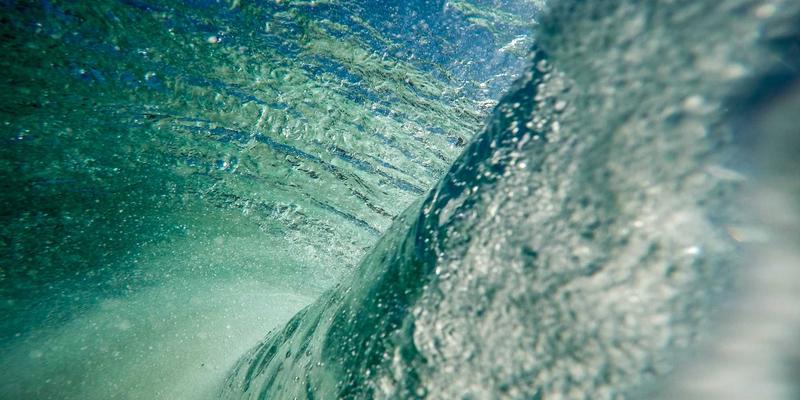 从Clos到超融合：实战解析数据中心网络架构演进与选型设计