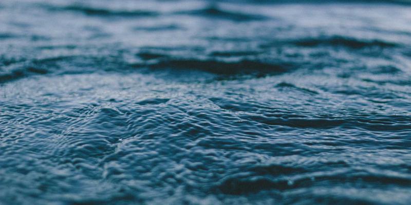 从硬件绑定到软件定义:NFV如何用编程开发重塑电信网络未来